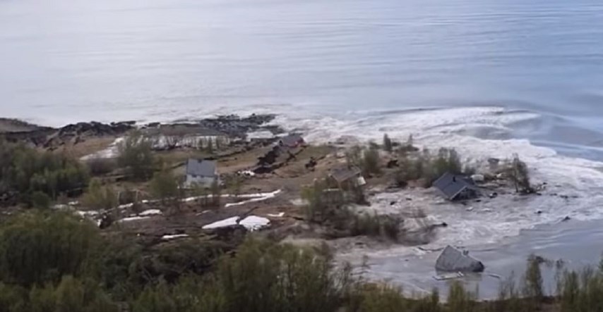 VIDEO Zastrašujuća moć prirode: Ogromno klizište odnijelo dio grada u more