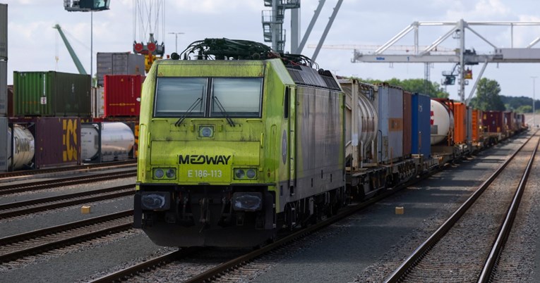 Na željezničkoj trasi u Njemačkoj izbio požar. Ekstremni ljevičari: Mi smo to učinili