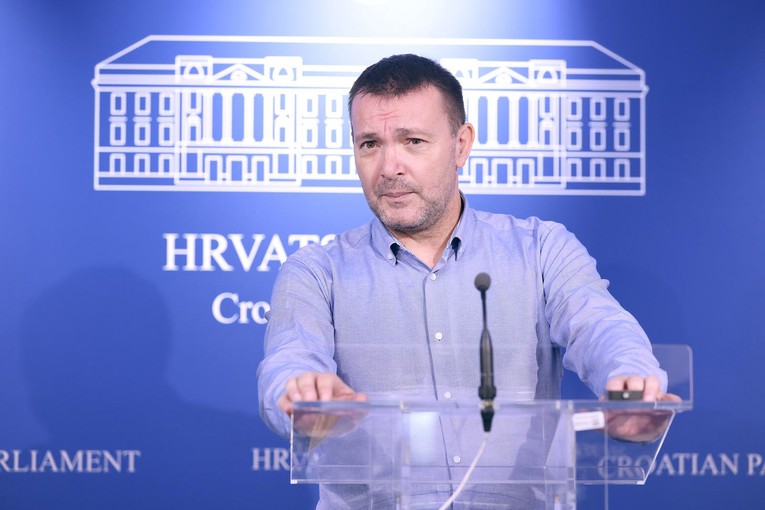 Bauk: Milanović je tražio transportne avione, Vlada se s time složila