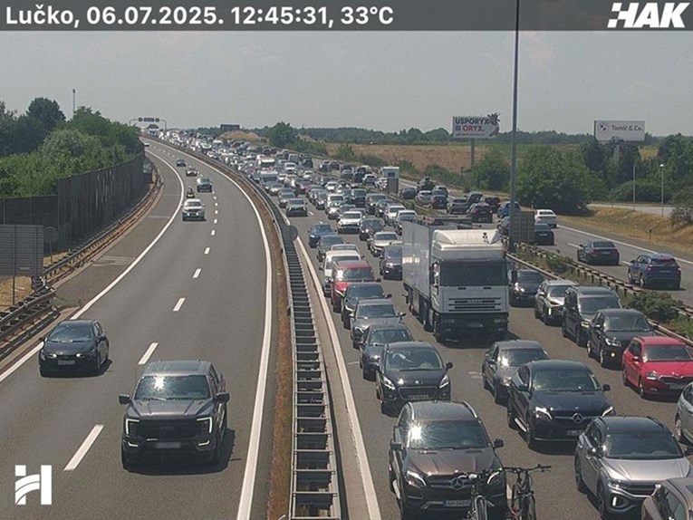 Gužve na autocestama, prema Lučkom kolona 7 kilometara