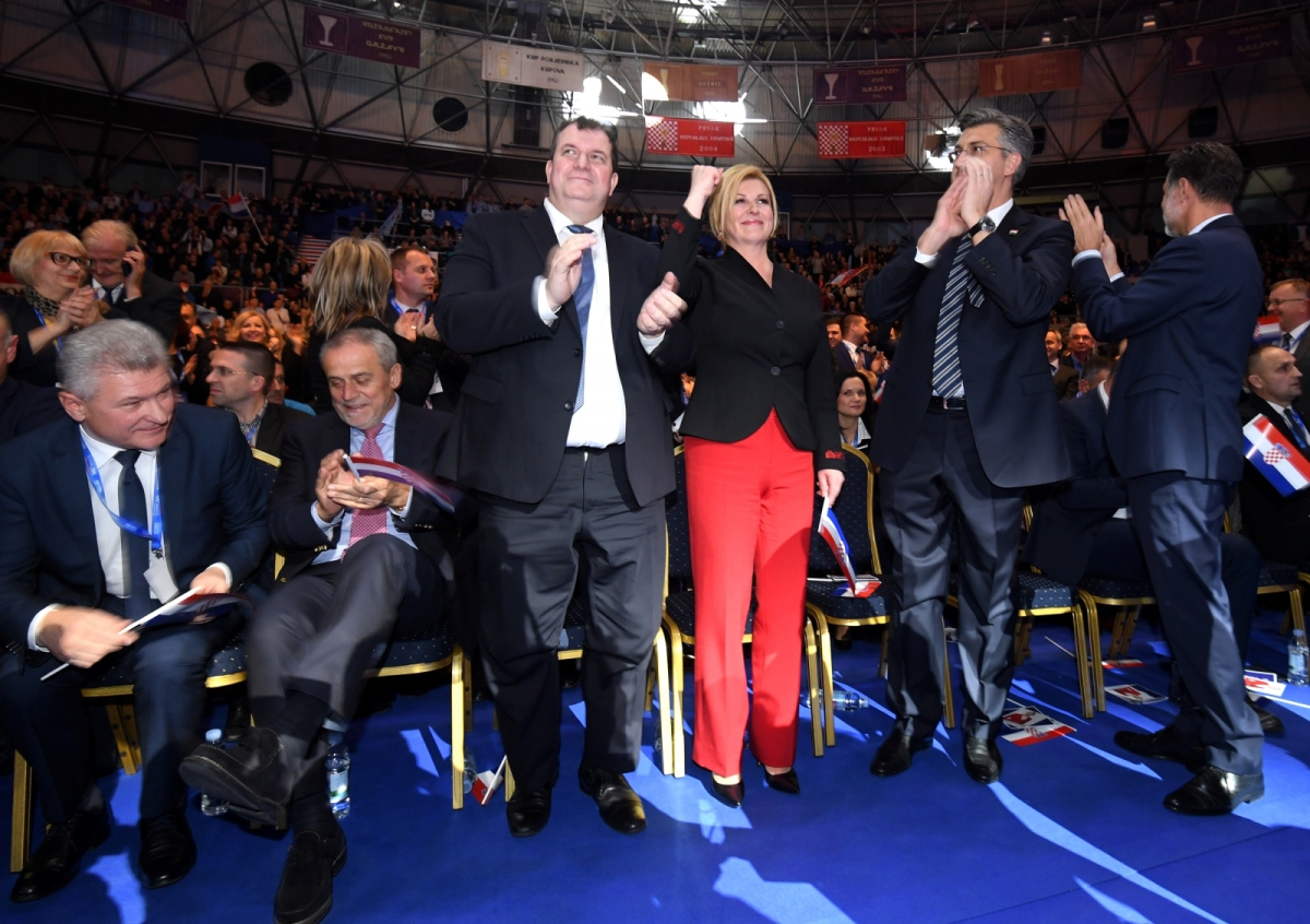Kolinda na skup u Zagrebu došla s porukom na sakou koju je već pokazivala Vučiću