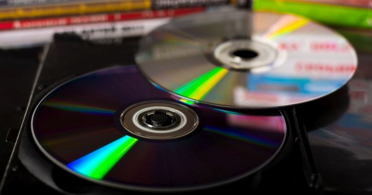 Starije generacije nabrajaju što mladi neće nikada razumjeti: "Kupiti CD zbog pjesme"