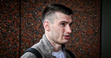 Livaković stigao u Zagreb. Posljedice jučerašnjeg napada su mu vidljive na licu