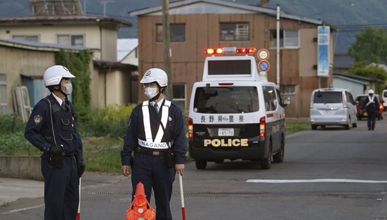 Napad u Japanu, farmer vatrenim oružjem ubio policajce, a ženu nožem