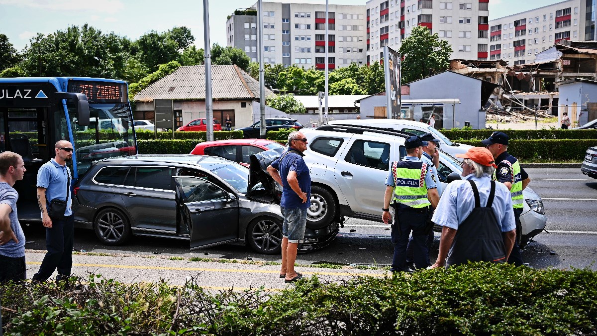 FOTO I VIDEO Lančani sudar u Zagrebu. ZET-ov bus pokosio šest vozila