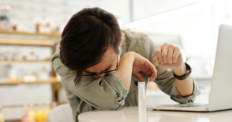 Jutarnji kašalj može biti znak ozbiljnih problema. Evo tko je najugroženiji