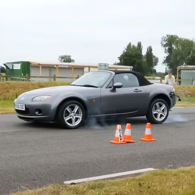 VIDEO Može li vozač utrka zaustaviti auto bolje od ABS-a?