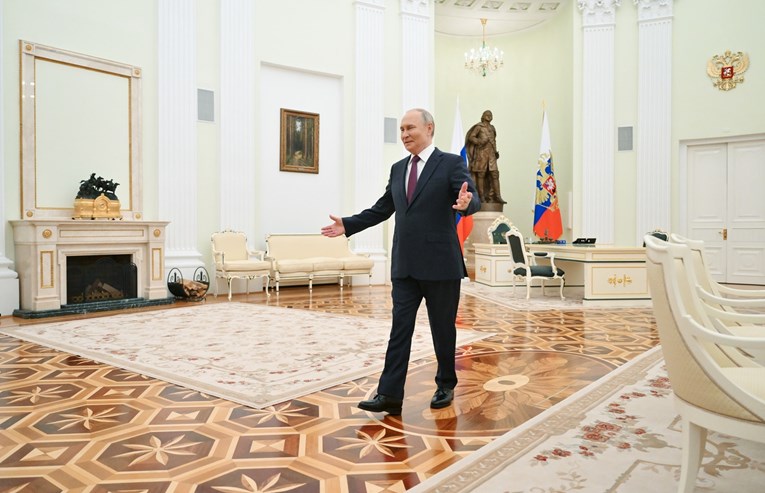 Ukrajina: Rusi krše vlastito primirje. To je Putinovo paradno primirje, farsa