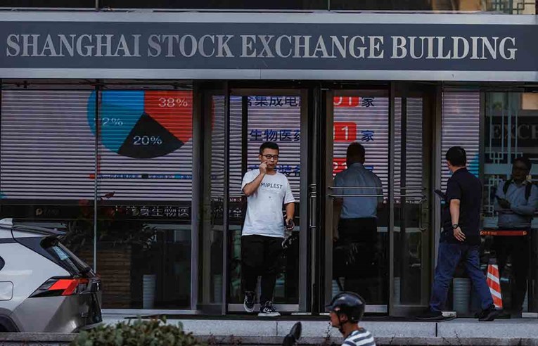 Azijske burze prate pad Wall Streeta, dolar ojačao