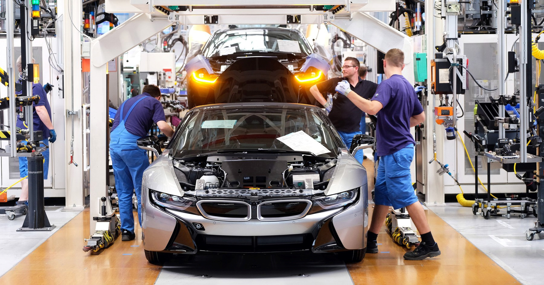 VIDEO 45 godina radio za BMW. Poklon za odlazak u mirovinu ga rasplakao