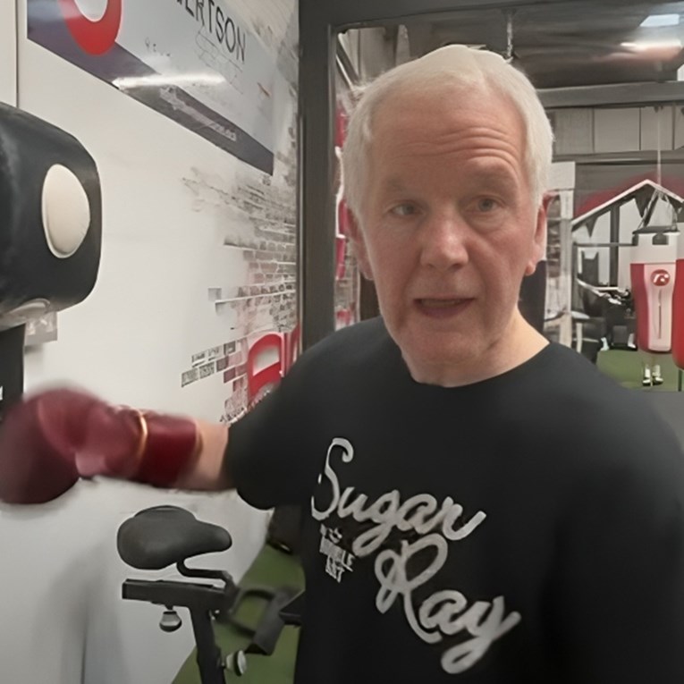 VIDEO Kako je bivši boksač u 80. godini postao internetska senzacija?