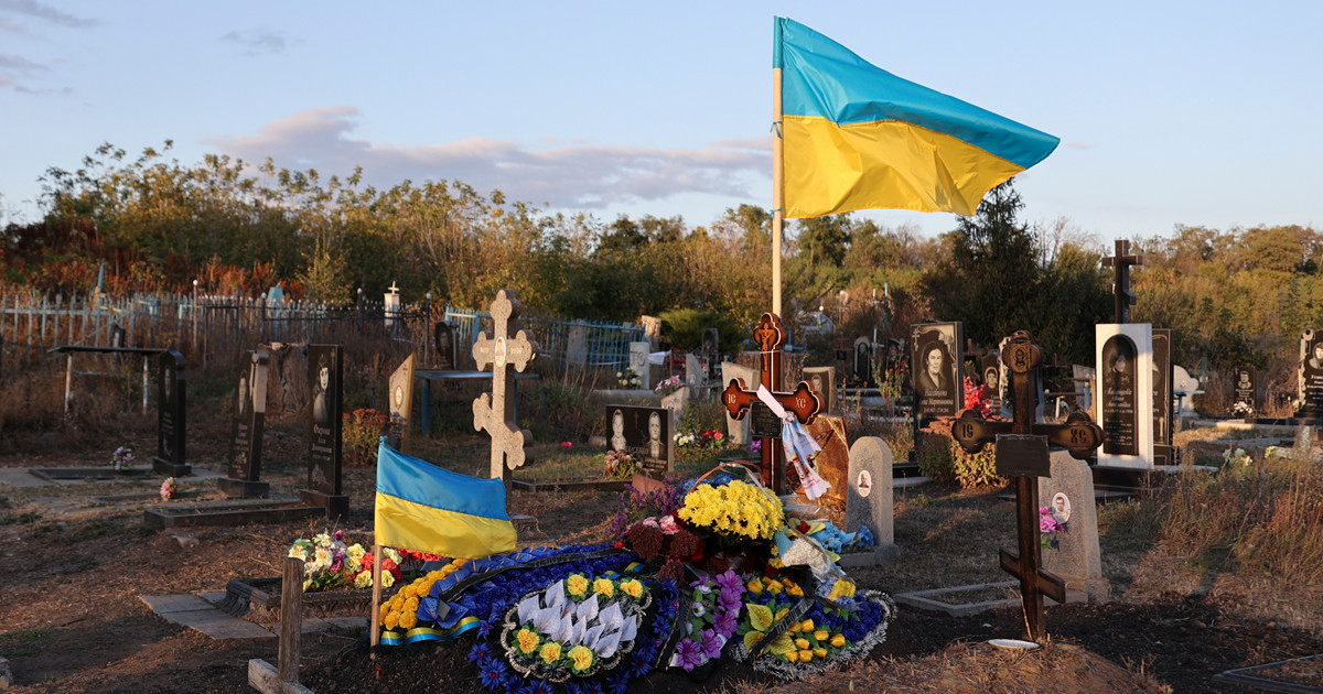 U strahu da će Rusi zauzeti grad, udovica premjestila grob ukrajinskog vojnika