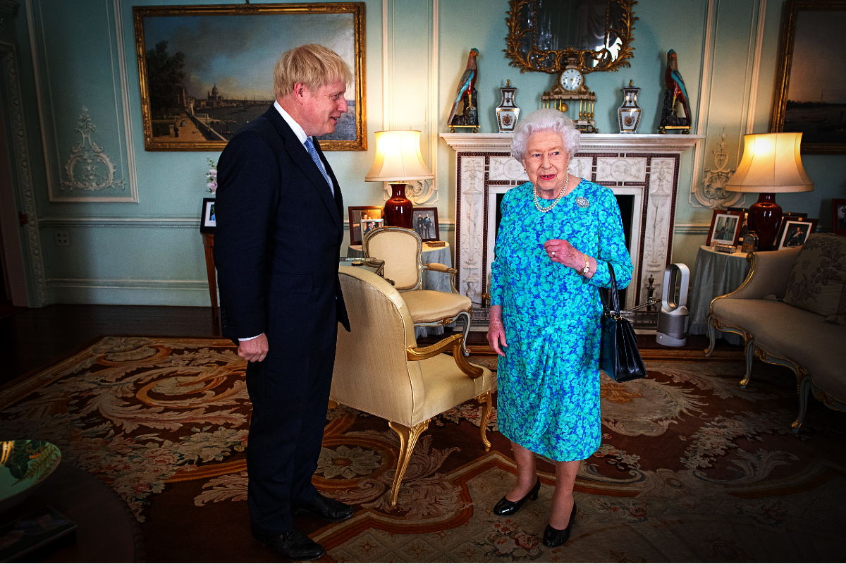 Britanski premijer: Kraljica Elizabeta je u vrlo dobroj formi