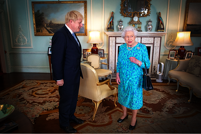 Johnson: Razgovarao sam s kraljicom, u vrlo je dobroj formi