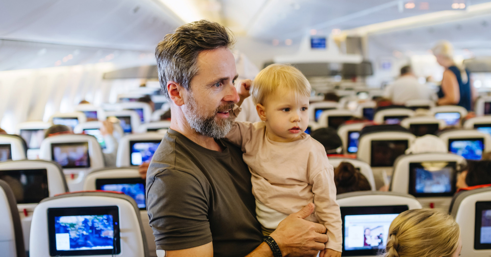 Bivša stjuardesa pokrenula raspravu izjavom o obiteljima s djecom na letu