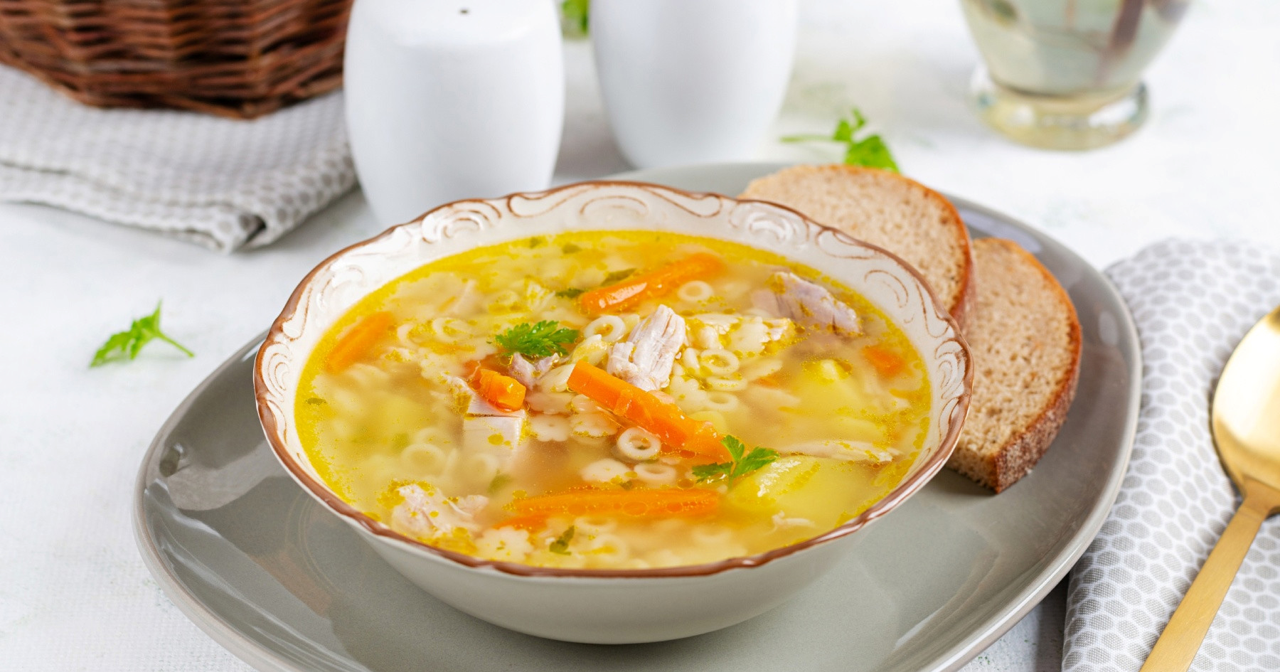 Jučer ste malo pretjerali? Imamo tri super recepta za juhe protiv mamurluka