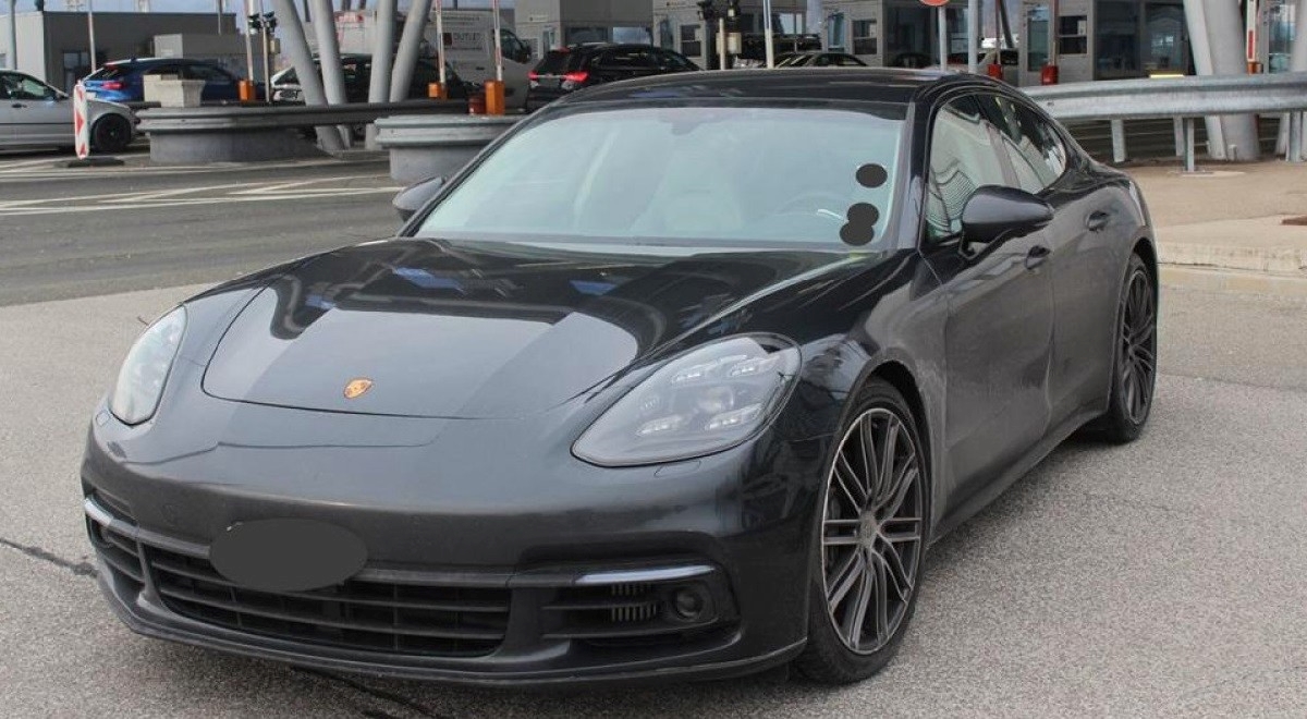 Slovenci uhvatili Hrvata u ukradenom Porscheu, on divljao u policijskoj postaji