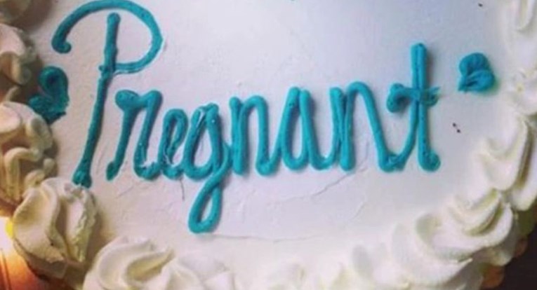 Objavila da je trudna fotkom torte, napali je zbog ukrasa: "Ovo je odvratno"