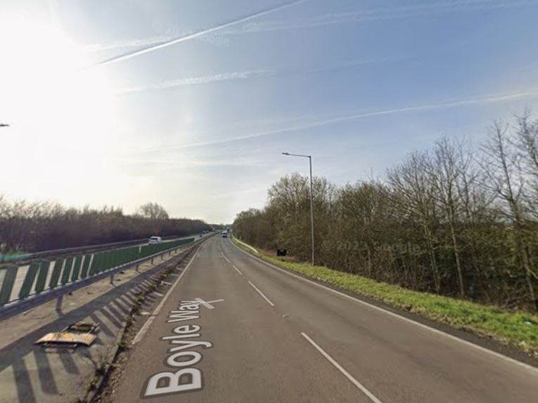 Kamion naletio na kočiju u Velikoj Britaniji. Poginuli djevojčica i muškarac