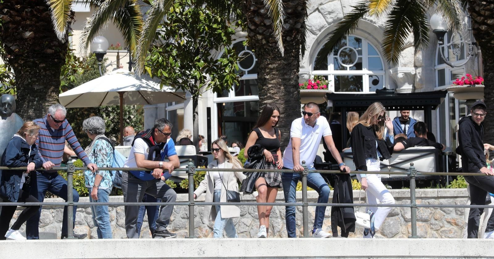 Turiste u Opatiji iznenadio prizor na plaži, pogledajte što je doplutalo u plićak