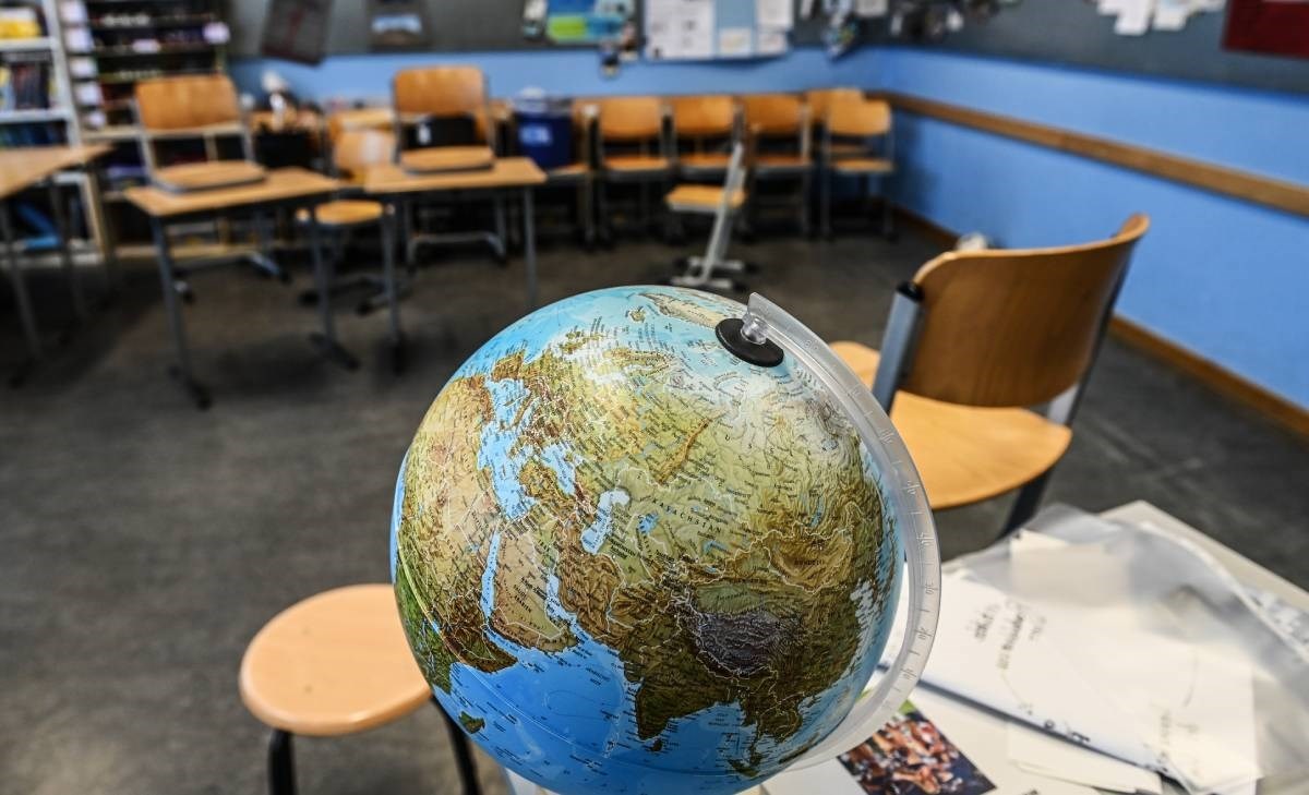 Tinejdžeri u Škotskoj će se po povratku u škole sami testirati dva puta tjedno