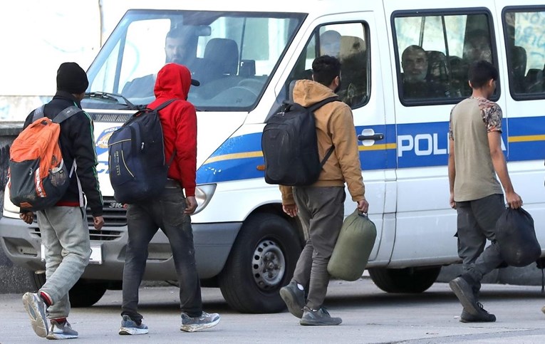 Krijumčario Iračane, bježao policiji, skrivio nesreću