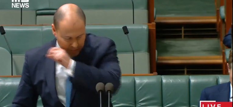 Australski političar teško kašljao u parlamentu, odmah je testiran na koronu