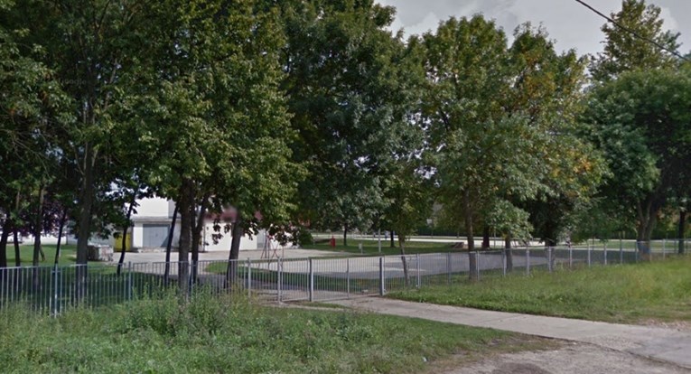 Ispred škole u Srbiji ubijena dvojica mladića. Jednom pucali u glavu