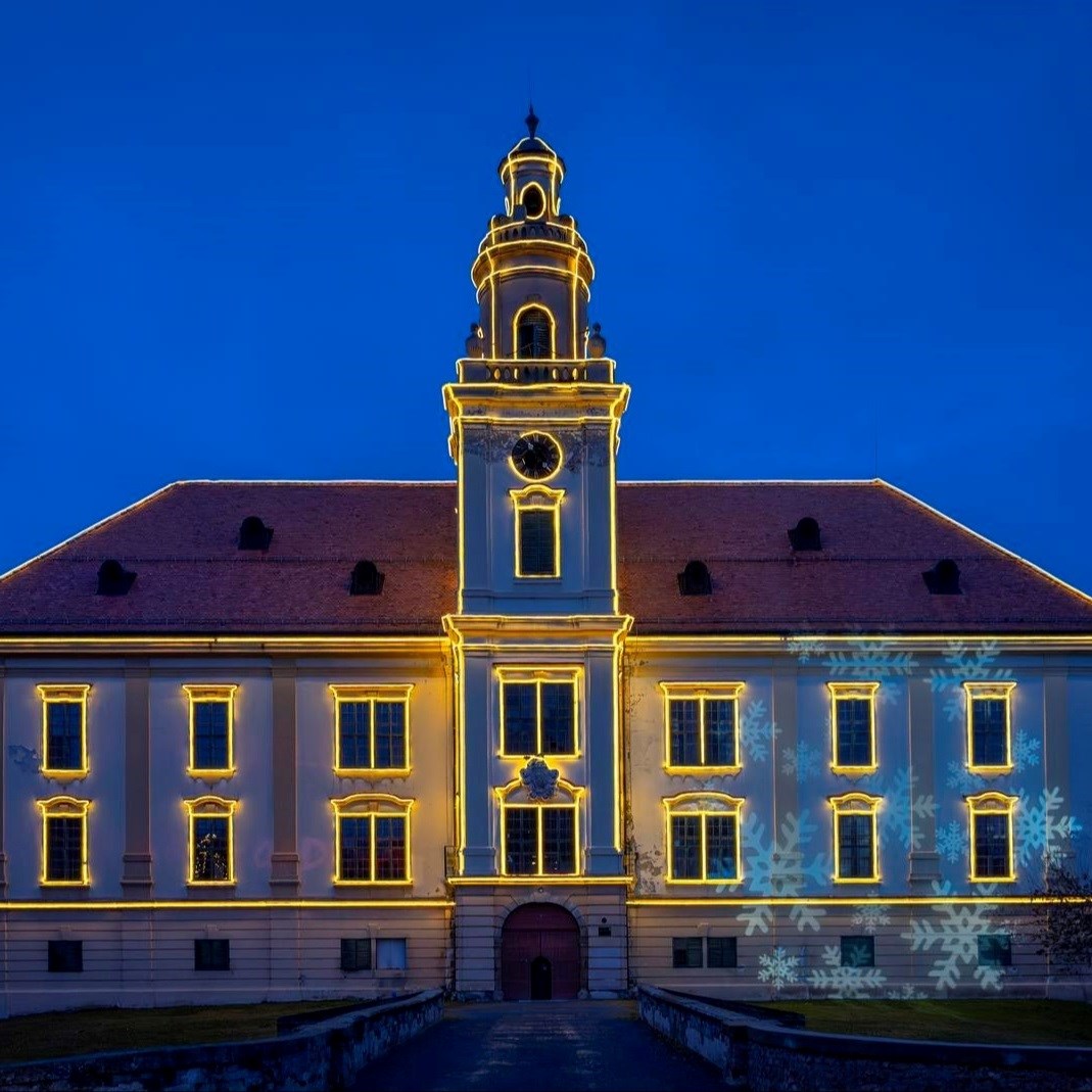 Jedan od najstarijih dvoraca u Slavoniji ukrašen za Advent, izgleda predivno