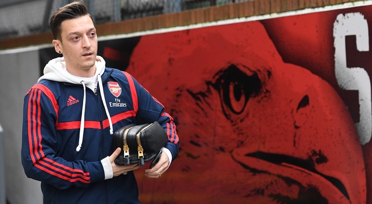 Sun: Özil ucjenjuje Arsenal kako bi se lakše prodao u manji klub