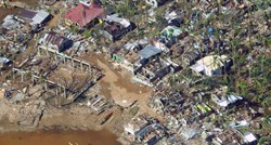 U smrtonosnom tajfunu koji je pogodio Filipine poginulo najmanje 99 osoba