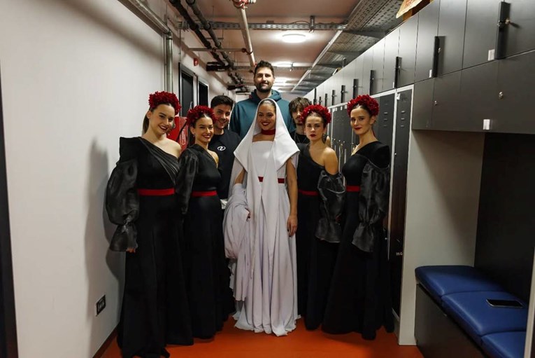 Iza grupe Lelek stoji nekadašnji stanar Big Brother kuće. Sigurno ga se sjećate