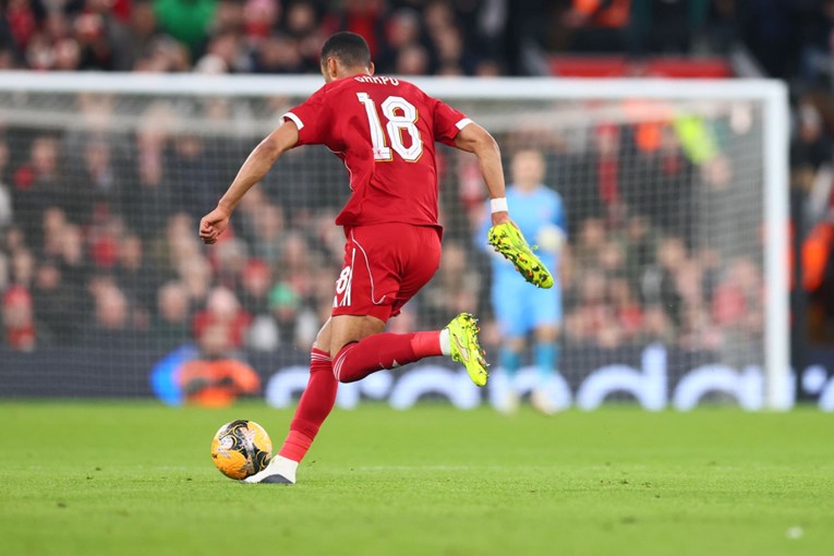 Video zvijezde Liverpoola je hit. Jurnuo u kontru i vodio loptu s kopačkom u ruci