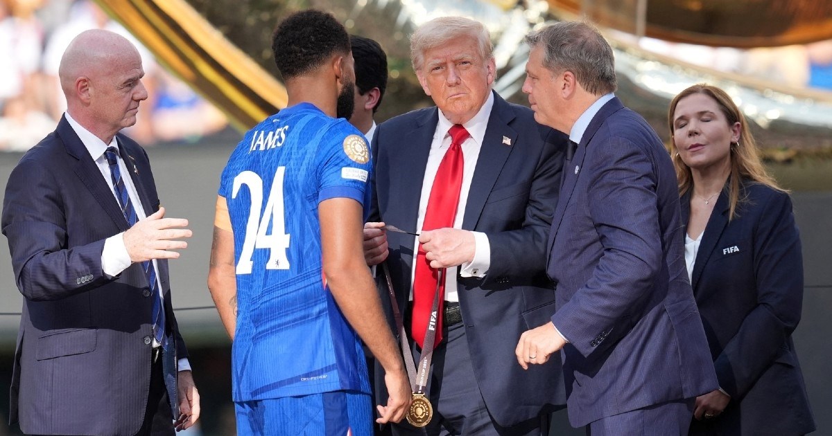 Proširila se priča da je Trump uzeo medalju igrača Chelseaja. Evo što se dogodilo