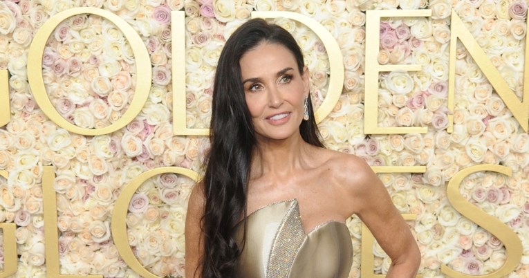 Savršena proljetna manikura: Demi Moore i njezini elegantni breskvasti nokti