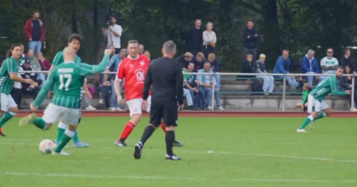 VIDEO Klasnić zabio iz svoje polovice: "Oprosti, Ousmane Dembélé"