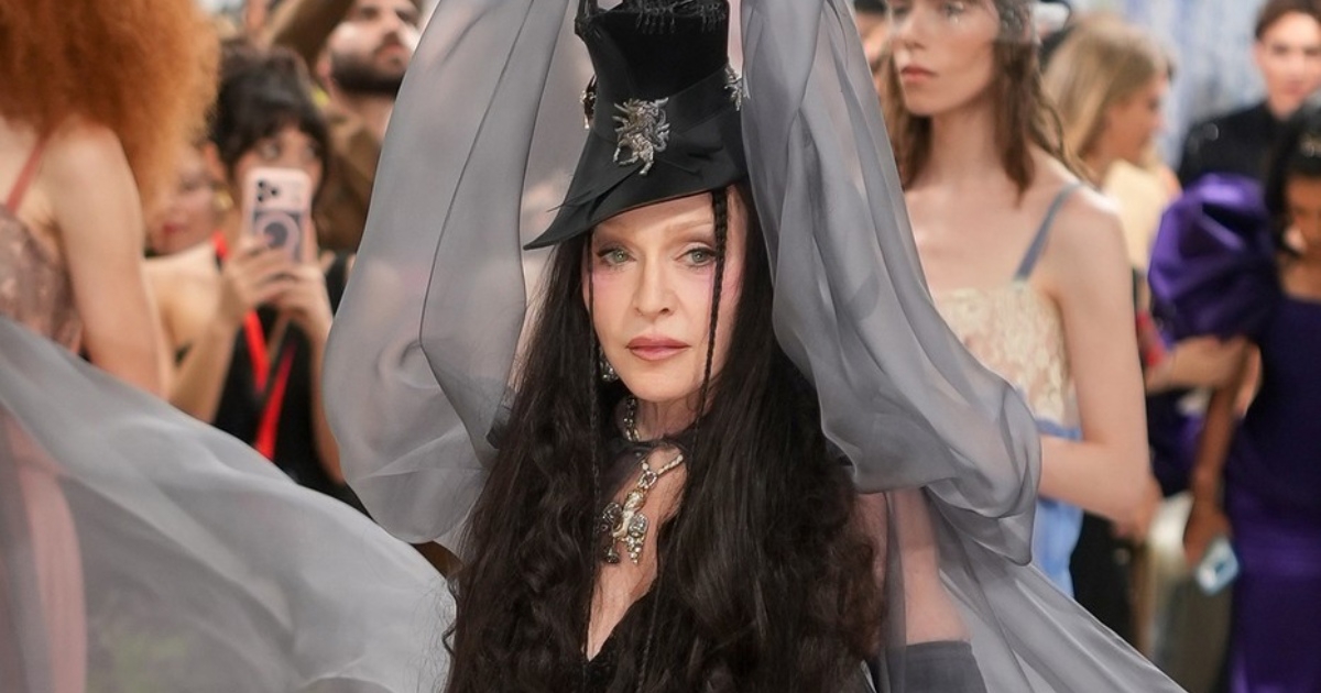 Madonna u haljini toliko složenoj da ju je nosilo još sedam žena