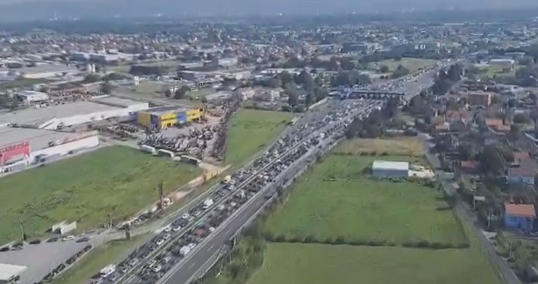 Policija objavila snimku iz zraka, pogledajte kako izgledaju naplatne na Lučkom