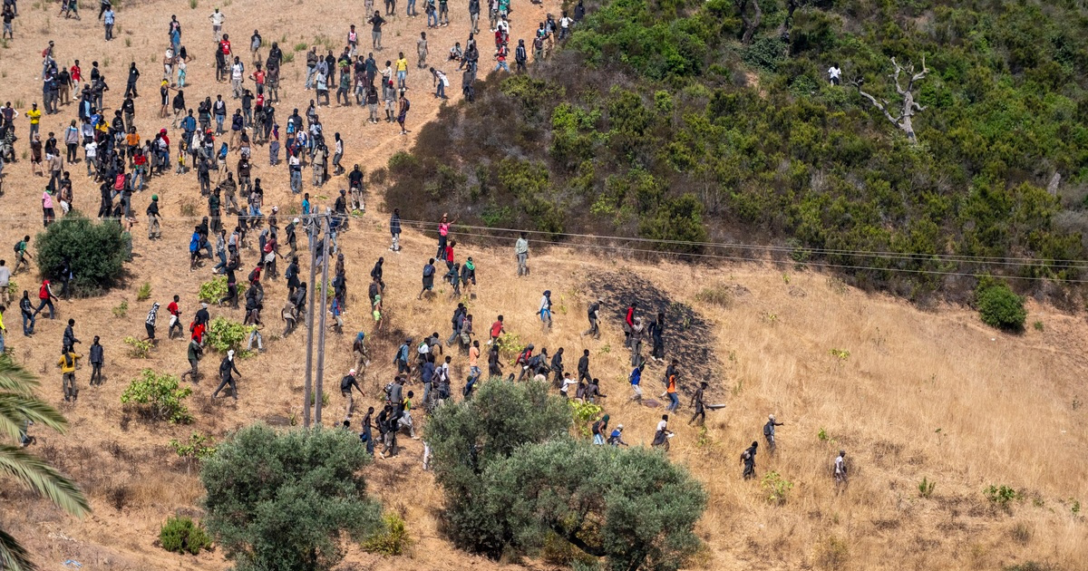 VIDEO Migranti opet pokušali ući u Ceutu. Marokanska policija koristila suzavac