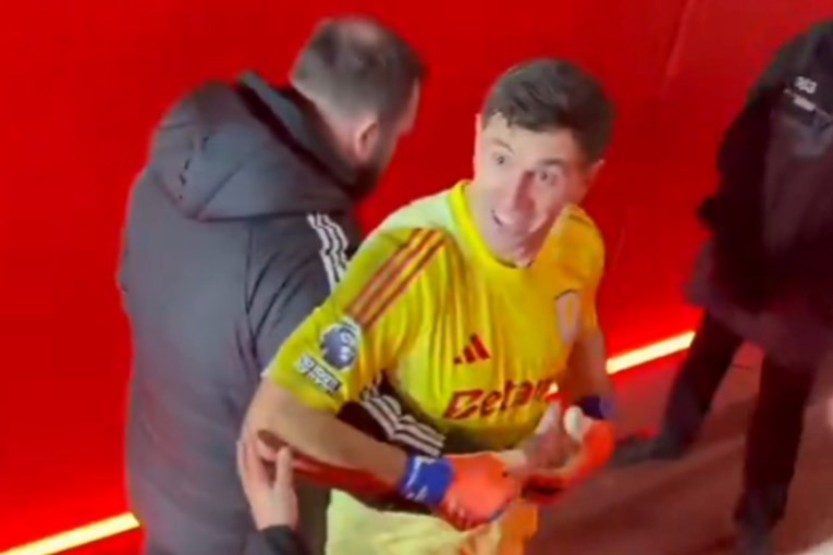 VIDEO Navijači vrijeđali jednog od najboljih golmana na svijetu. Izgubio je živce