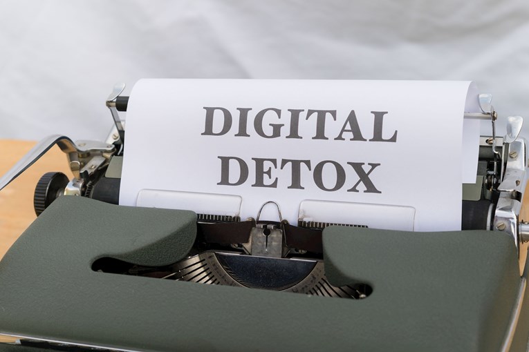Mentalno zdravlje i digitalni detoks: Sve veći trend digitalnog detoksa među mladima