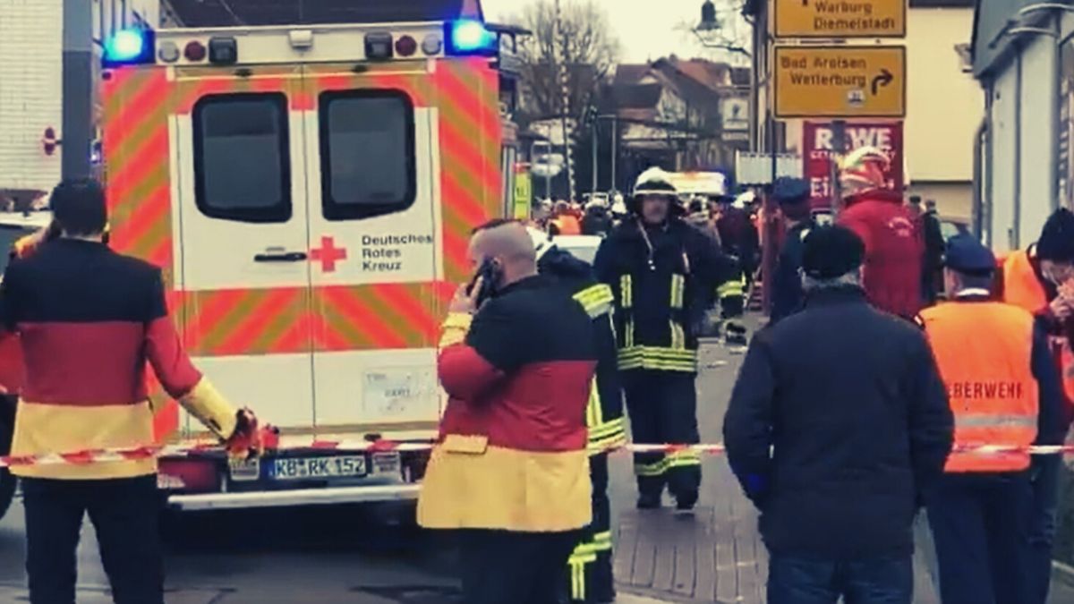 Autom se u Njemačkoj zabio u karnevalsku povorku, više ozlijeđenih. Vozač uhićen
