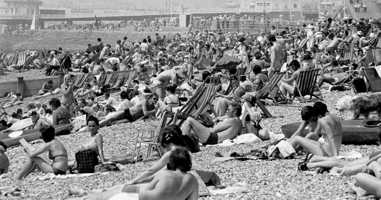 Fotka s plaže iz 1970-ih zbunila ljude: Kako su svi bili tako mršavi?
