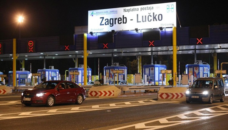Pijana u Jaguaru vozila suprotnim smjerom kod Lučkog. Izazvala sudar