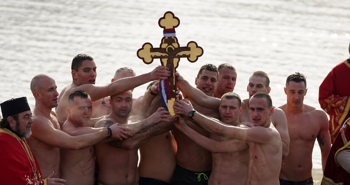 Srbi u Beogradu plivali za Časni krst, fotografije je teško opisati