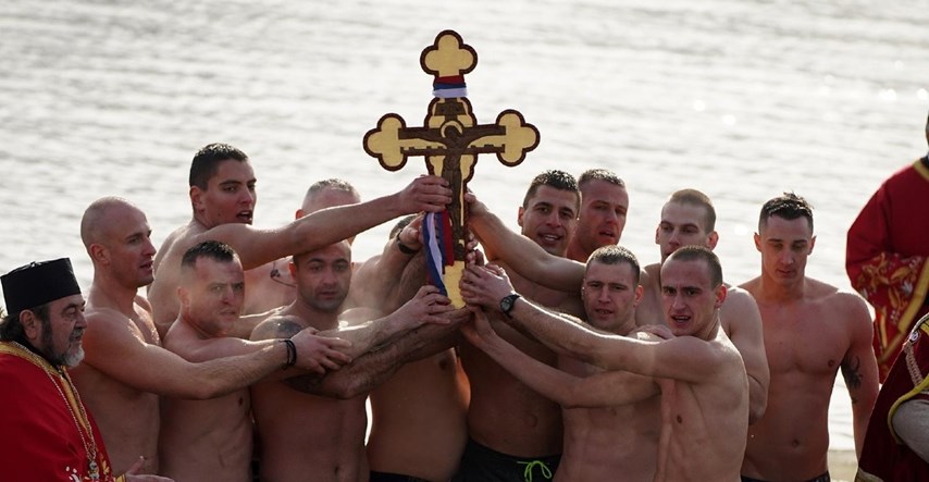 Srbi u Beogradu plivali za Časni krst, fotografije je teško opisati