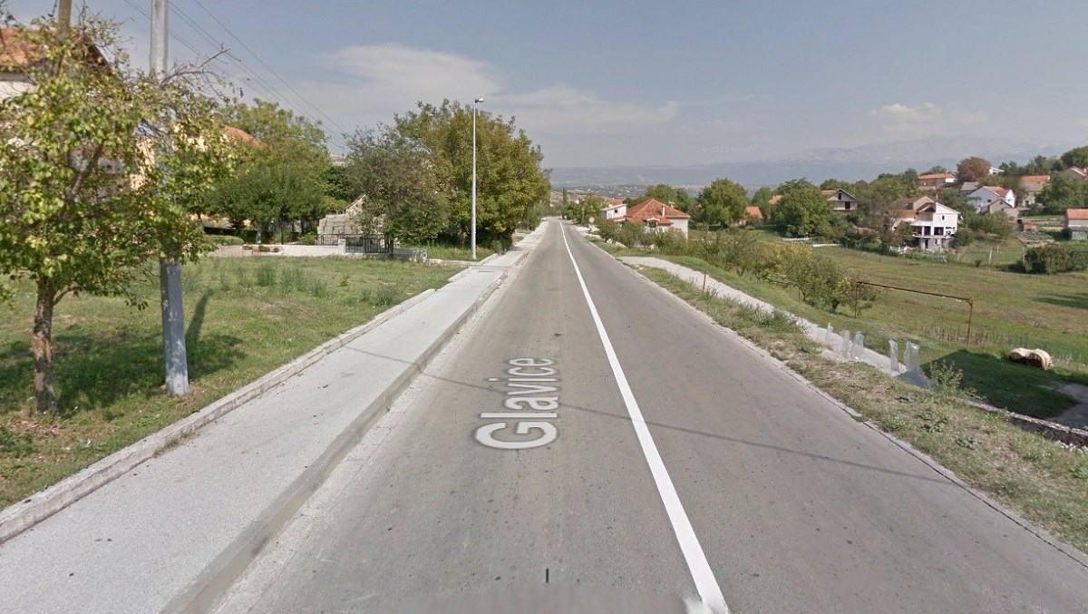 Lančani sudar četiri automobila kod Sinja, dvije osobe ozlijeđene