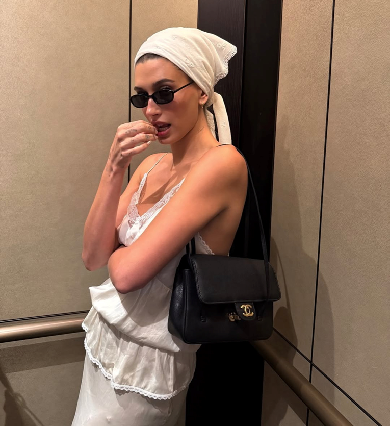 Hailey Bieber ponovno pomiče granice. Donje rublje sada je dnevna odjeća