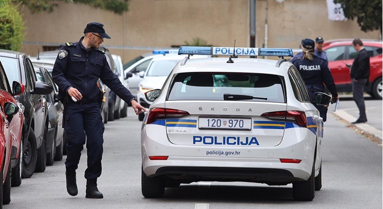 Mladić uhićen zbog droge i oružja već poznat policiji. Lani bacio bombu na fast food