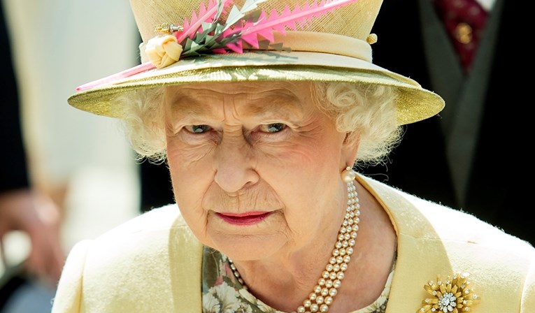 Kraljica Elizabeta iz zdravstvenih razloga otkazala putovanje u Sjevernu Irsku